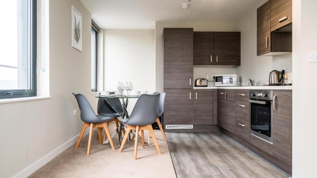 Adelphi Wharf Luxury Apartments Манчестер Экстерьер фото