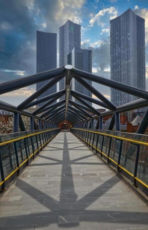 Adelphi Wharf Luxury Apartments Манчестер Экстерьер фото